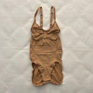 SKIMS SEAMLESS SCULPT BRIEF BODYSUIT